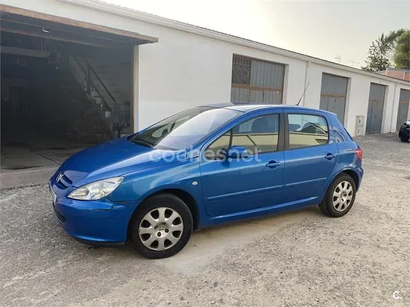 Usado Peugeot 307 90 CV (66 kW) 2005 Azul Berlina