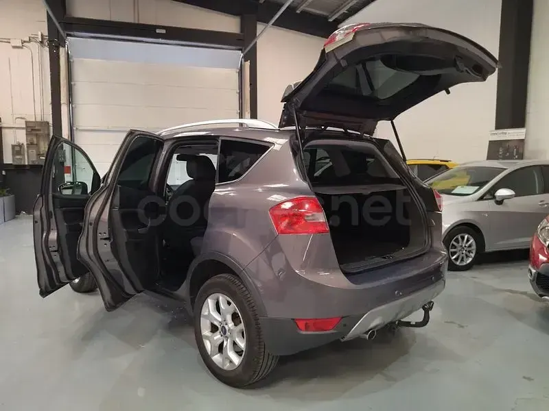Usado Ford Kuga Trend 140 CV (102 kW) 2012 Marrón SUV
