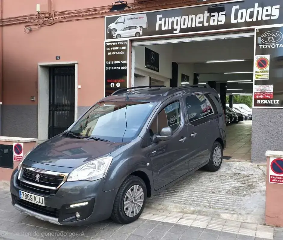 Usado Peugeot TePee Outdoor 99 CV (72 kW) 2018 Gris Van