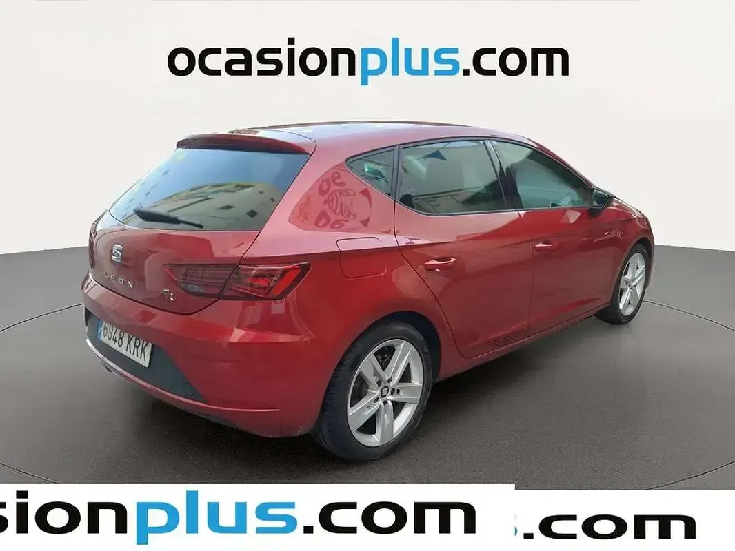 Usado Seat Leon FR 130 CV (95 kW) 2018 Rojo Utilitario
