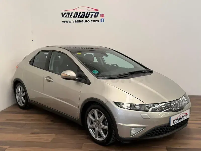 Usado Honda Civic Executive 140 CV (102 kW) 2008 Gris / plata Berlina