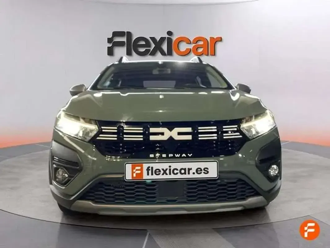 Usado Dacia Sandero Essentiel 91 CV (66 kW) 2023 Verde Utilitario