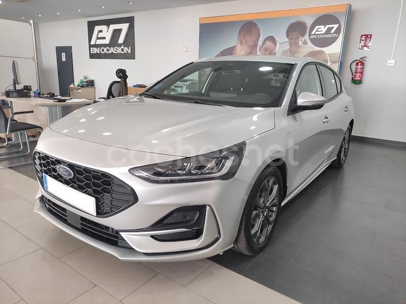 Gris / plata Usado 2024 Ford Focus ST-Line Berlina | 19.850 € (Super precio) - Imagen 1/4