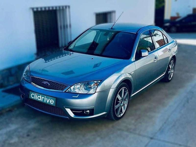 Usado Ford Mondeo Titanium 155 CV (114 kW) 2006 Gris Berlina