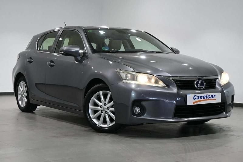 Usado Lexus CT200h 136 CV (100 kW) 2012 Gris Utilitario