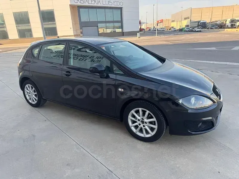 Usado Seat Leon Style 105 CV (77 kW) 2009 Negro Utilitario