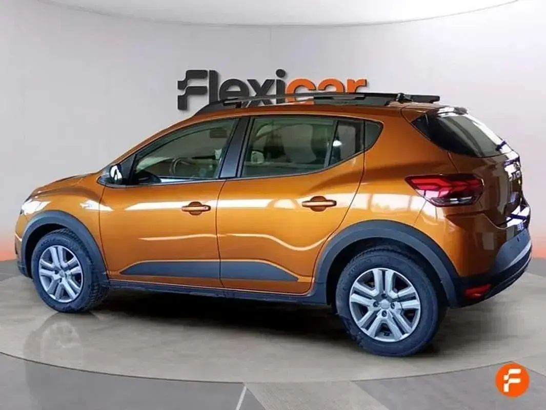 Usado Dacia Sandero Essentiel 91 CV (66 kW) 2023 Naranja Utilitario