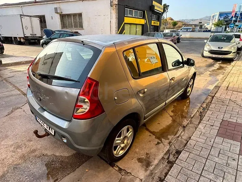 Usado Dacia Sandero Lauréate 75 CV (55 kW) 2010 Beige Berlina