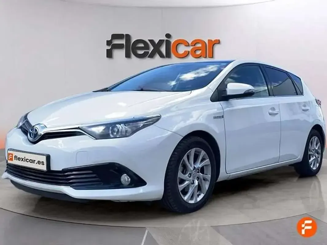 Usado Toyota Auris Hybrid Active 136 CV (100 kW) 2018 Blanco Utilitario