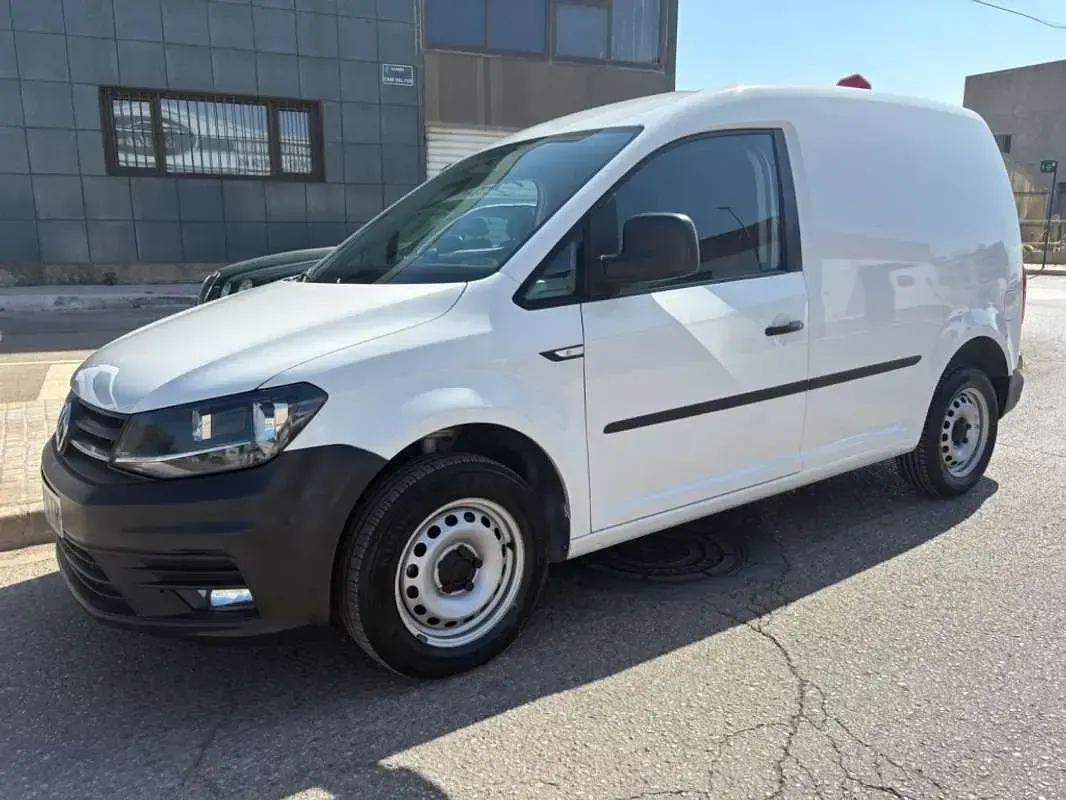 Usado VW Caddy 75 CV (55 kW) 2019 Blanco Monovolumen