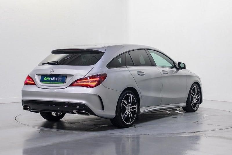 Usado Mercedes CLA200 Shooting Brake 136 CV (100 kW) 2018 Gris / plata Familiar