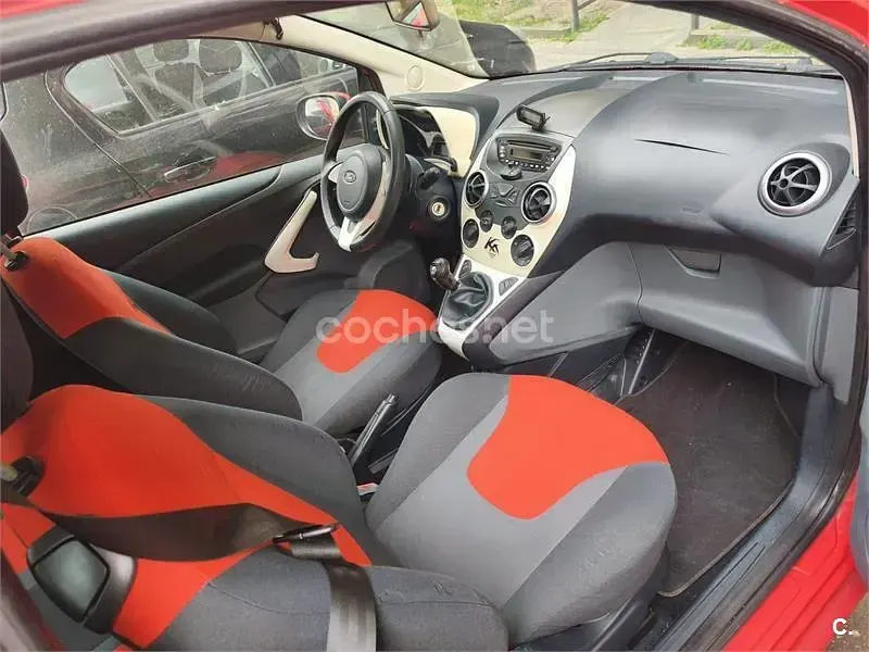 Usado Ford Ka Titanium 69 CV (50 kW) 2009 Rojo Utilitario