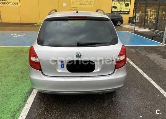 Usado Skoda Fabia Elegance 90 CV (66 kW) 2012 Gris / plata Familiar