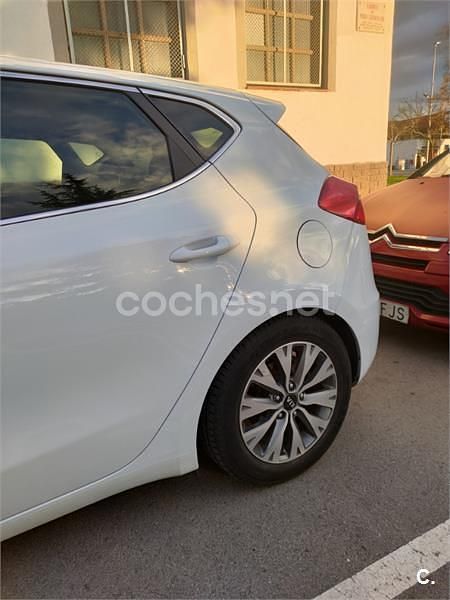 Używany Kia Ceed 100 KM (73 kW) 2017 Biały Hatchback