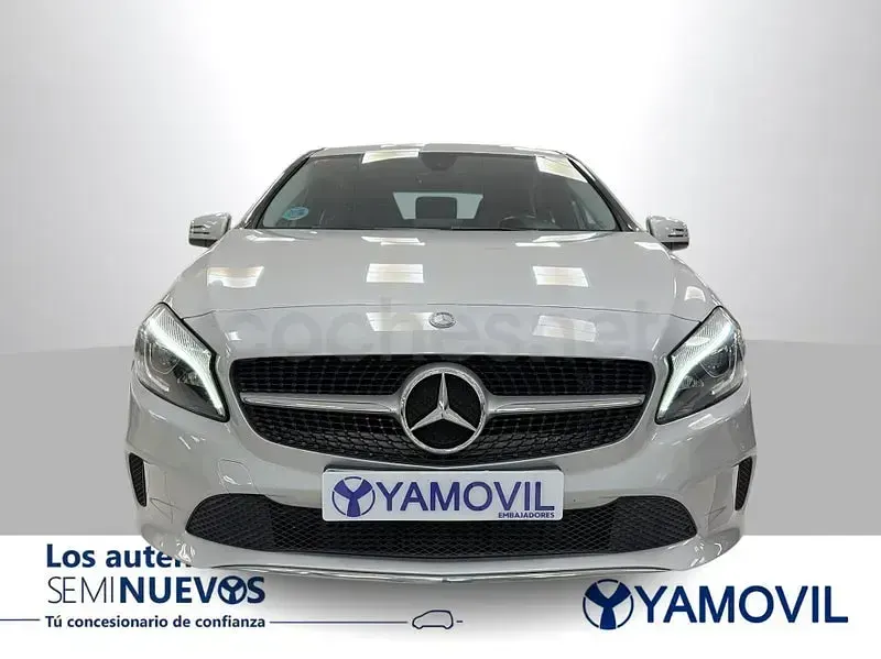 Usado Mercedes A180 Urban 122 CV (89 kW) 2016 Gris / plata Berlina