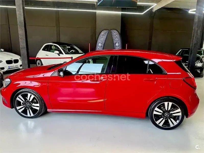 Usado Mercedes A180 Urban 122 CV (89 kW) 2013 Rojo Berlina