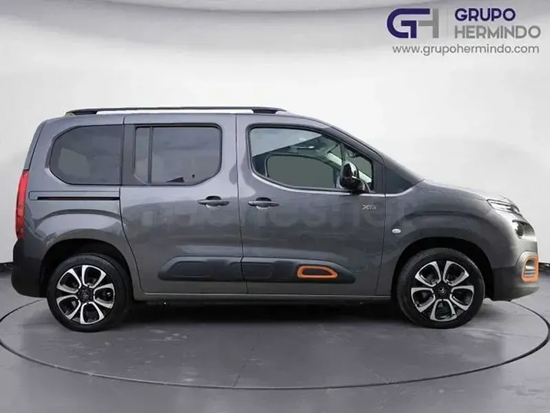 Usado Citroën Berlingo Shine 102 CV (75 kW) 2020 Gris / plata Monovolumen