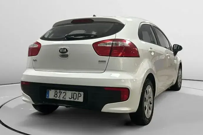 Usado Kia Rio 75 CV (55 kW) 2015