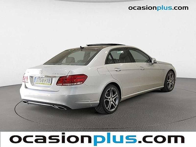 Usado Mercedes E300 Avantgarde 231 CV (169 kW) 2014 Plateado Berlina