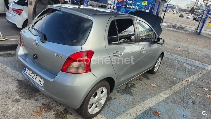 Usado Toyota Yaris 90 CV (66 kW) 2006 Gris / plata Berlina