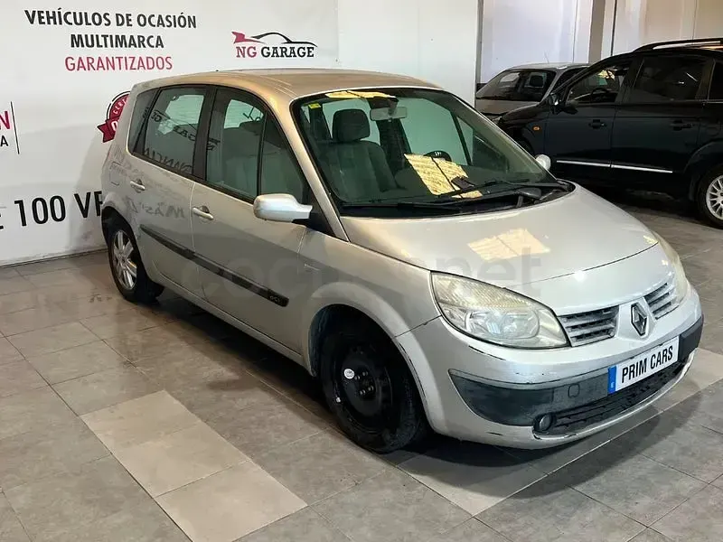Usado Renault Scénic II Dynamique 105 CV (77 kW) 2006 Gris / plata Monovolumen