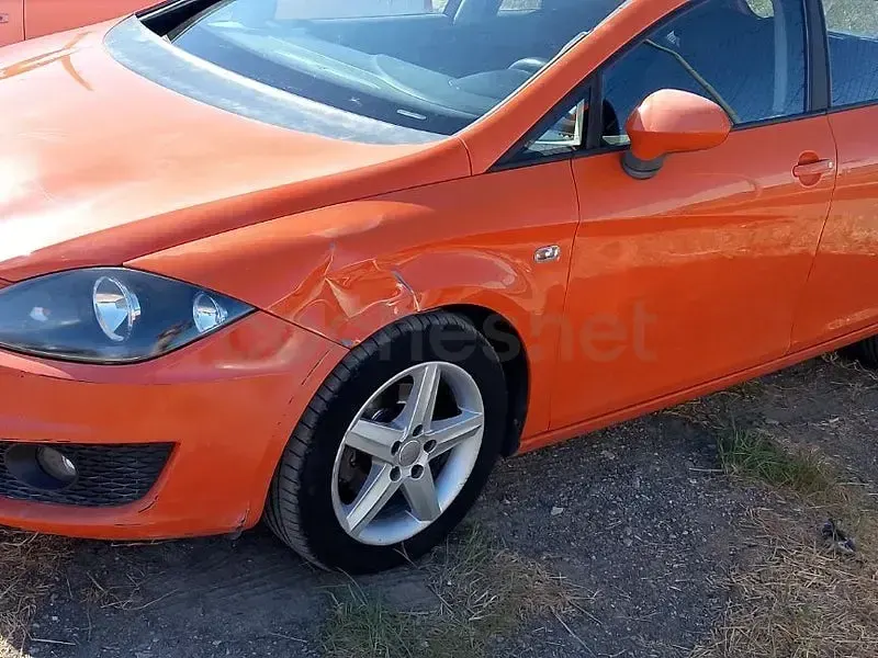 Usado Seat Leon Reference 105 CV (77 kW) 2010 Naranja Utilitario