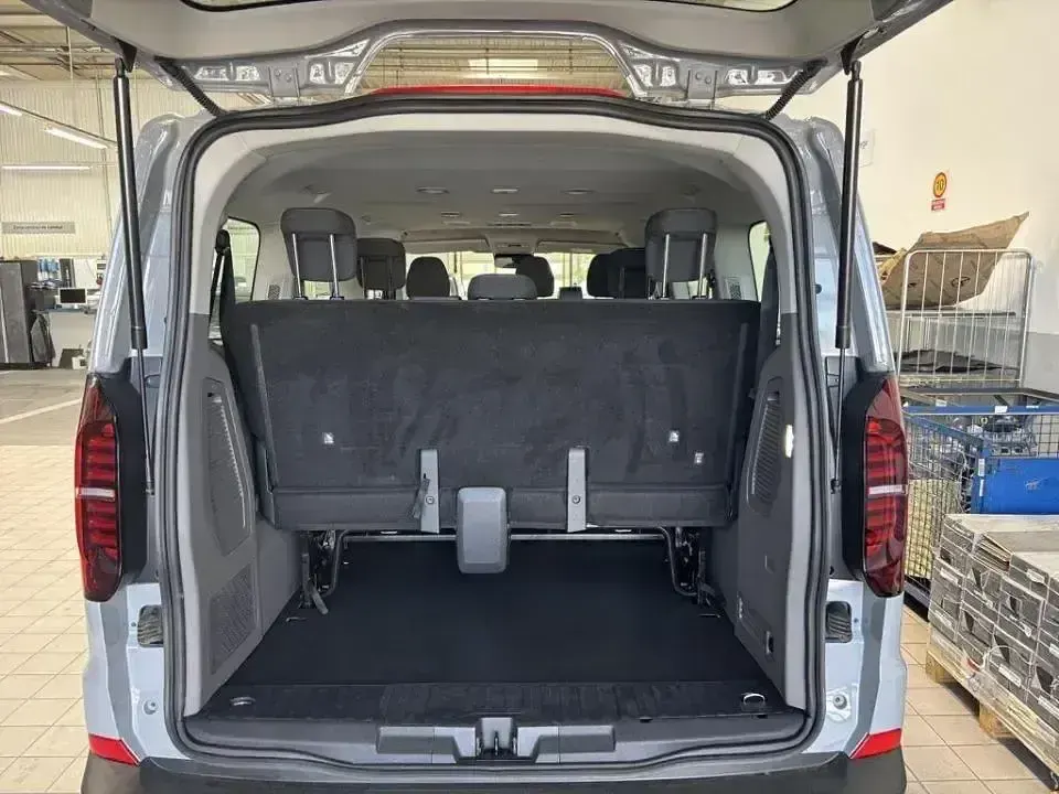 Usado VW Caravelle 110 CV (80 kW) 2025 Gris Van