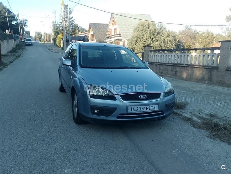 Usado Ford Focus Sport 109 CV (80 kW) 2005 Azul Berlina