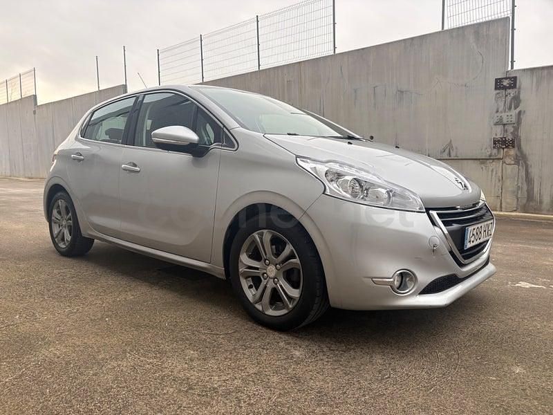 Usado Peugeot 208 Allure 82 CV (60 kW) 2014 Gris / plata Utilitario