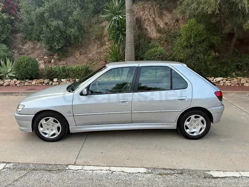 Begagnad Peugeot 306 90 HK (66 kW) 1999 Grå Sedan