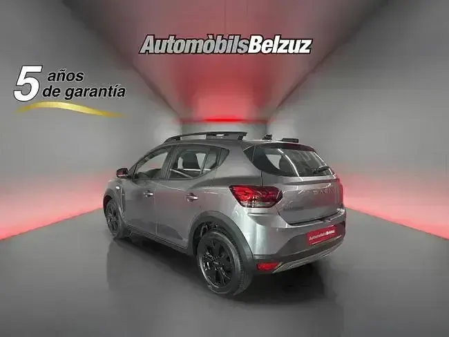Usado Dacia Sandero Essentiel 101 CV (74 kW) 2025 Gris Utilitario