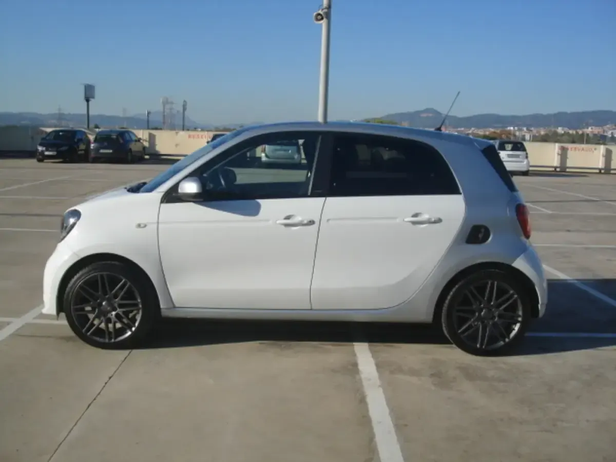 Usado Smart ForFour Passion 90 CV (66 kW) 2017 Gris Utilitario