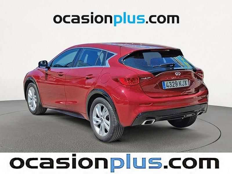 Usado Infiniti Q30 Premium 170 CV (125 kW) 2018 Rojo Utilitario