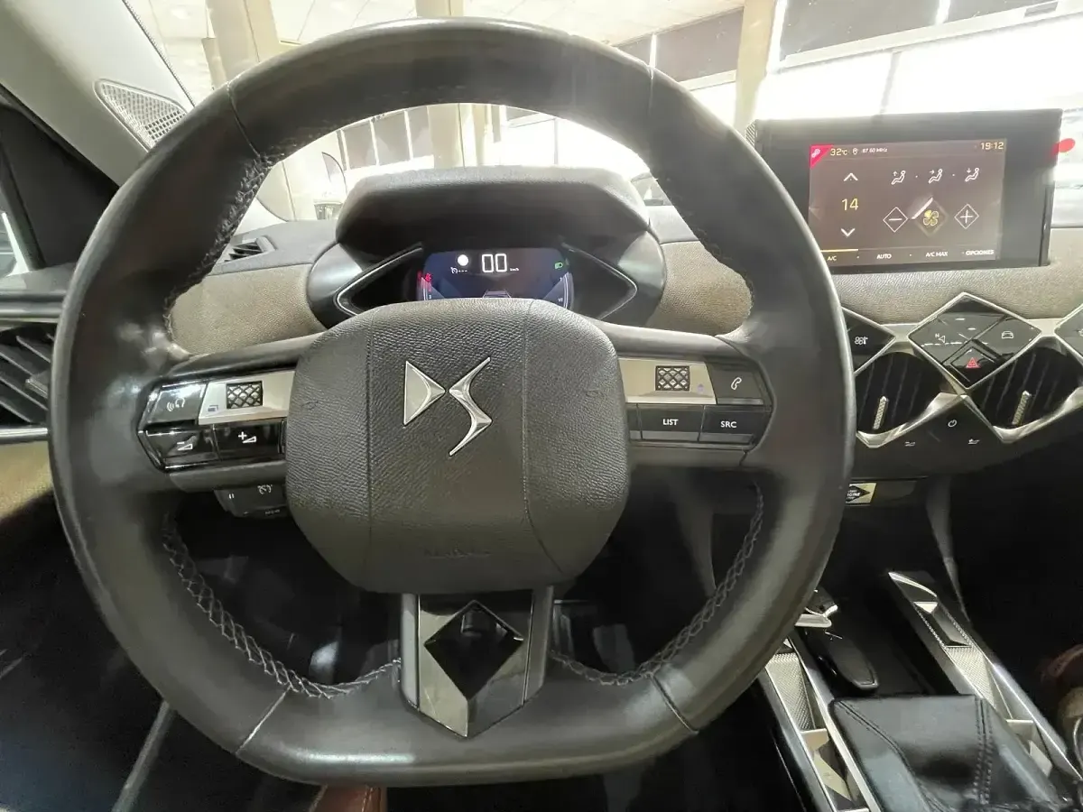 Usado DS Automobiles DS3 Crossback So Chic 110 CV (80 kW) 2019 Blanco SUV