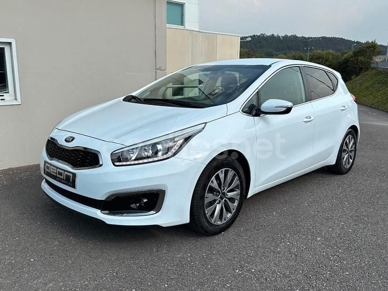 Blanco Usado 2015 Kia Ceed GT Berlina | 7900 € (Precio justo) - Imagen 1/4