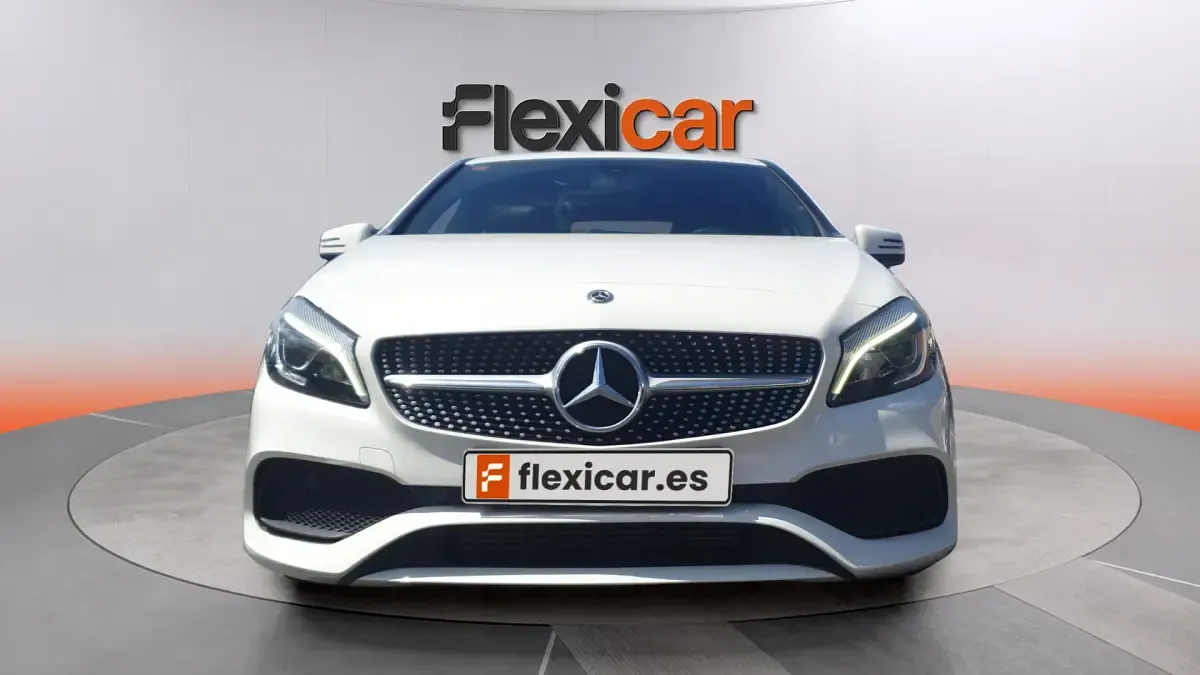 Usado Mercedes A180 Urban 122 CV (89 kW) 2017 Blanco Berlina
