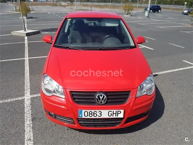 Usado VW Polo United 70 CV (51 kW) 2008 Rojo Utilitario