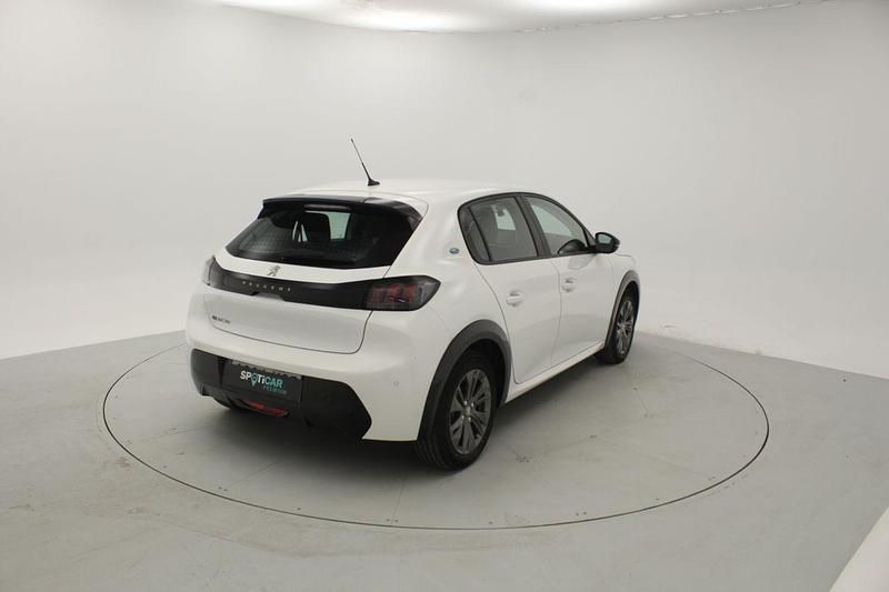 Usado Peugeot e-208 Active 100 kW (136 CV) 2023 Blanco Utilitario
