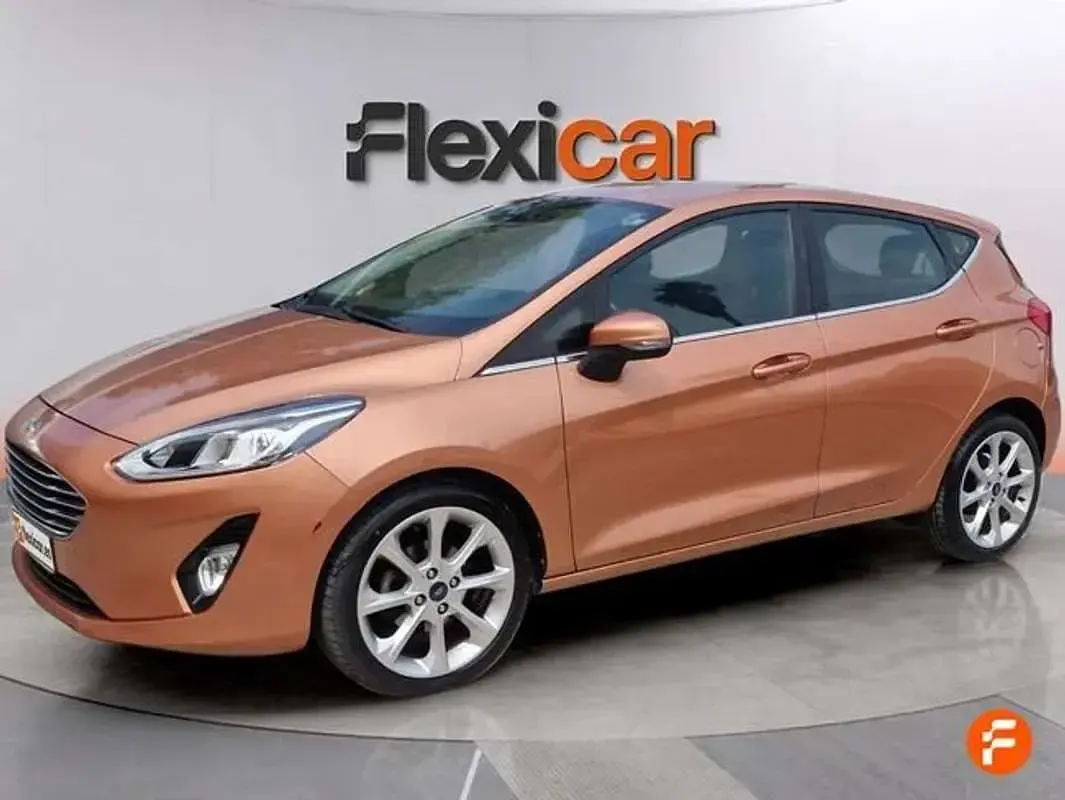 Usado Ford Fiesta Titanium 86 CV (63 kW) 2018 Naranja Utilitario