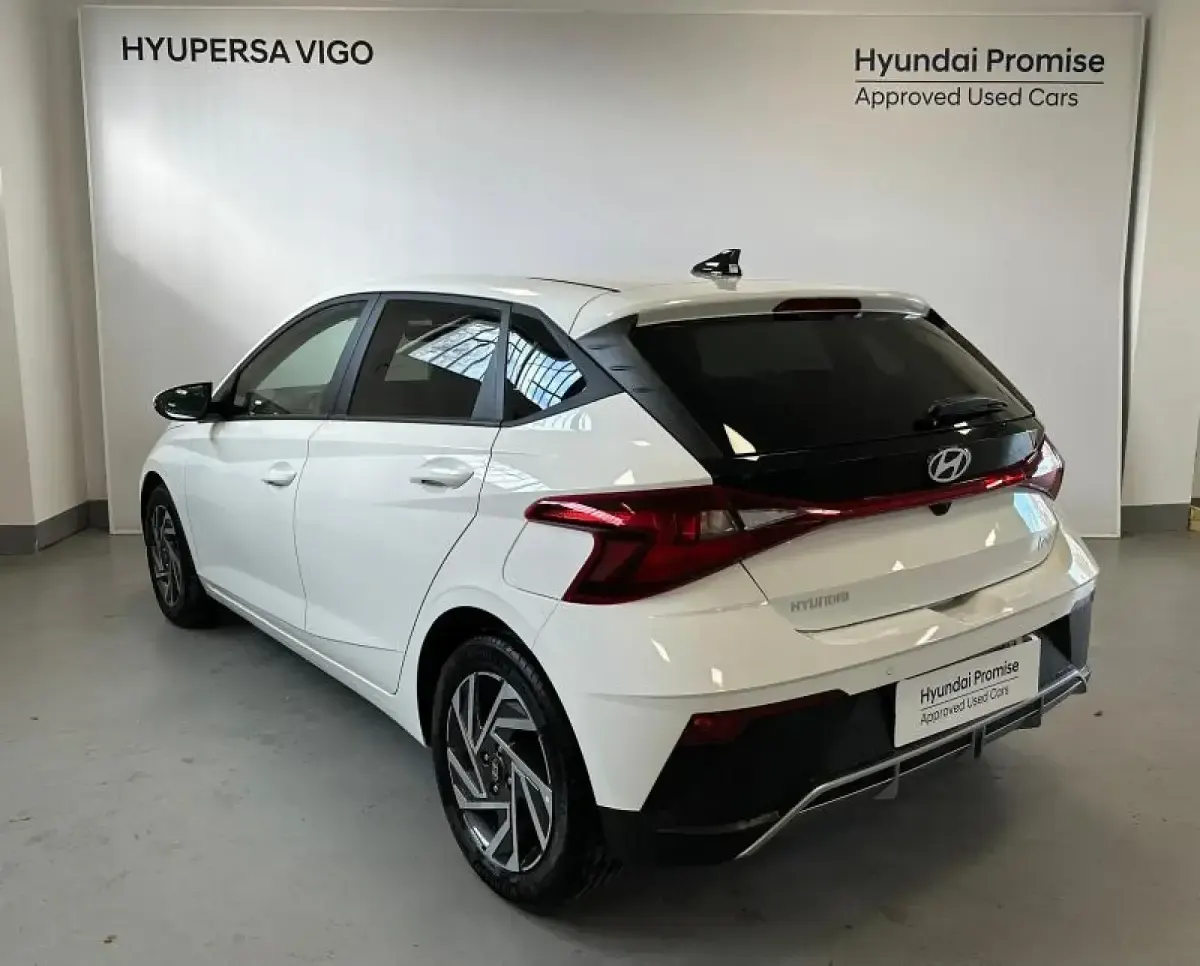 Usado Hyundai i20 100 CV (73 kW) 2025 Blanco Utilitario