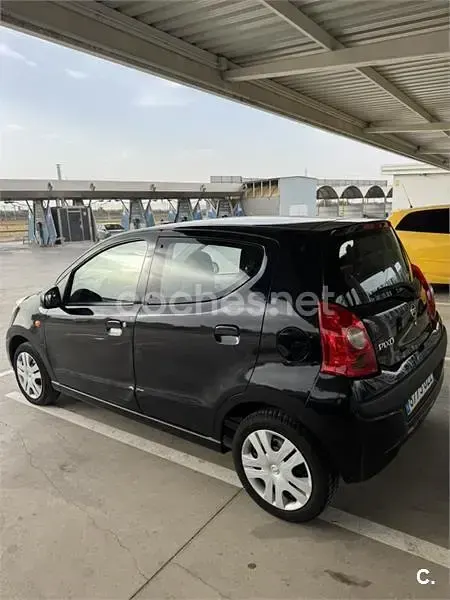 Usado Nissan Pixo Acenta 68 CV (50 kW) 2010 Negro Utilitario