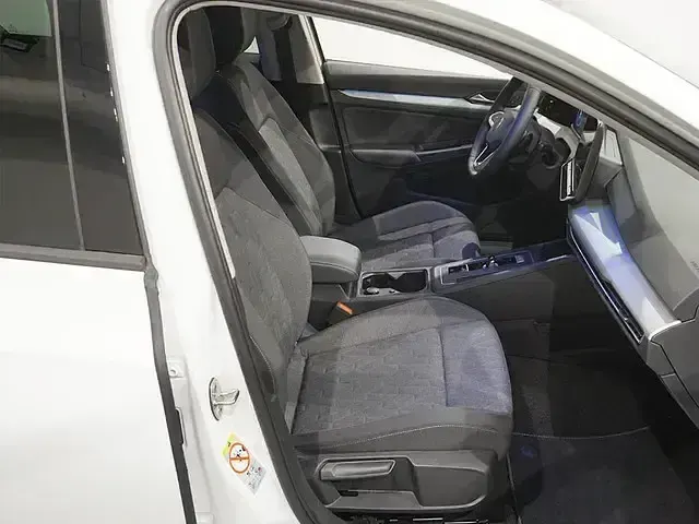Usado VW Golf VIII Match 204 CV (150 kW) 2025 Blanco Berlina