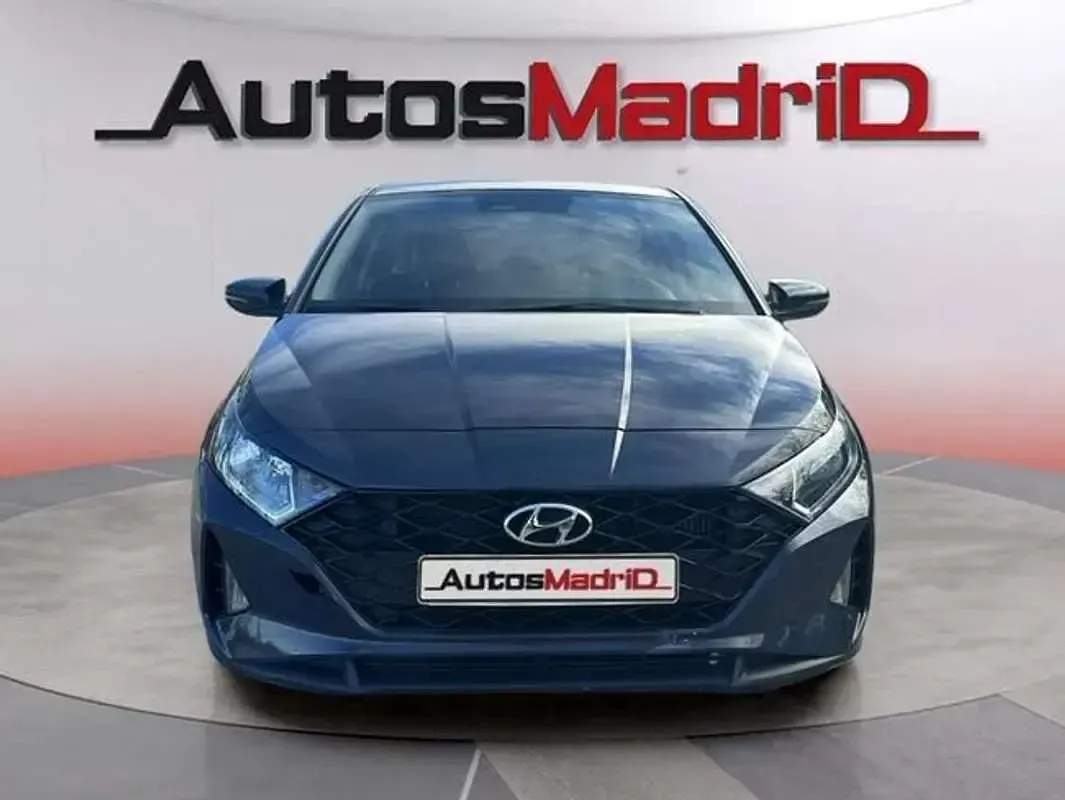 Usado Hyundai i20 101 CV (74 kW) 2022 Gris Berlina