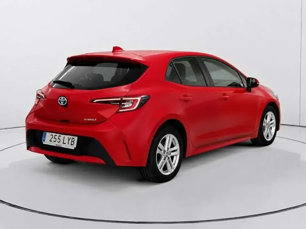 Usado Toyota Corolla Active 122 CV (89 kW) 2022 Rojo Berlina