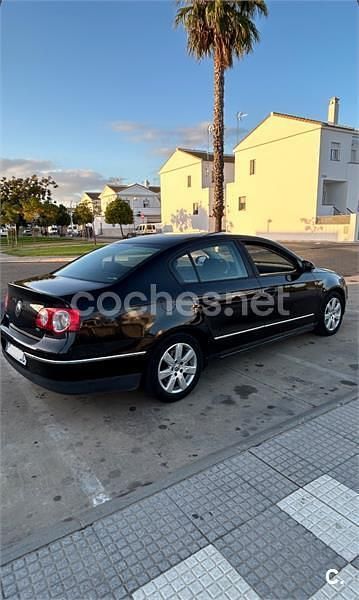 Negro Usado 2008 VW Passat Advance Berlina | 6299 € (Precio justo) - Imagen 1/4