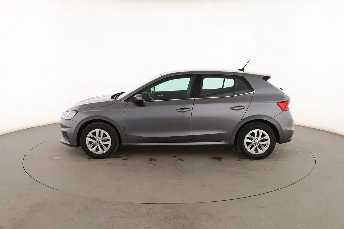 Usado Skoda Fabia 95 CV (69 kW) 2022 Gris Utilitario