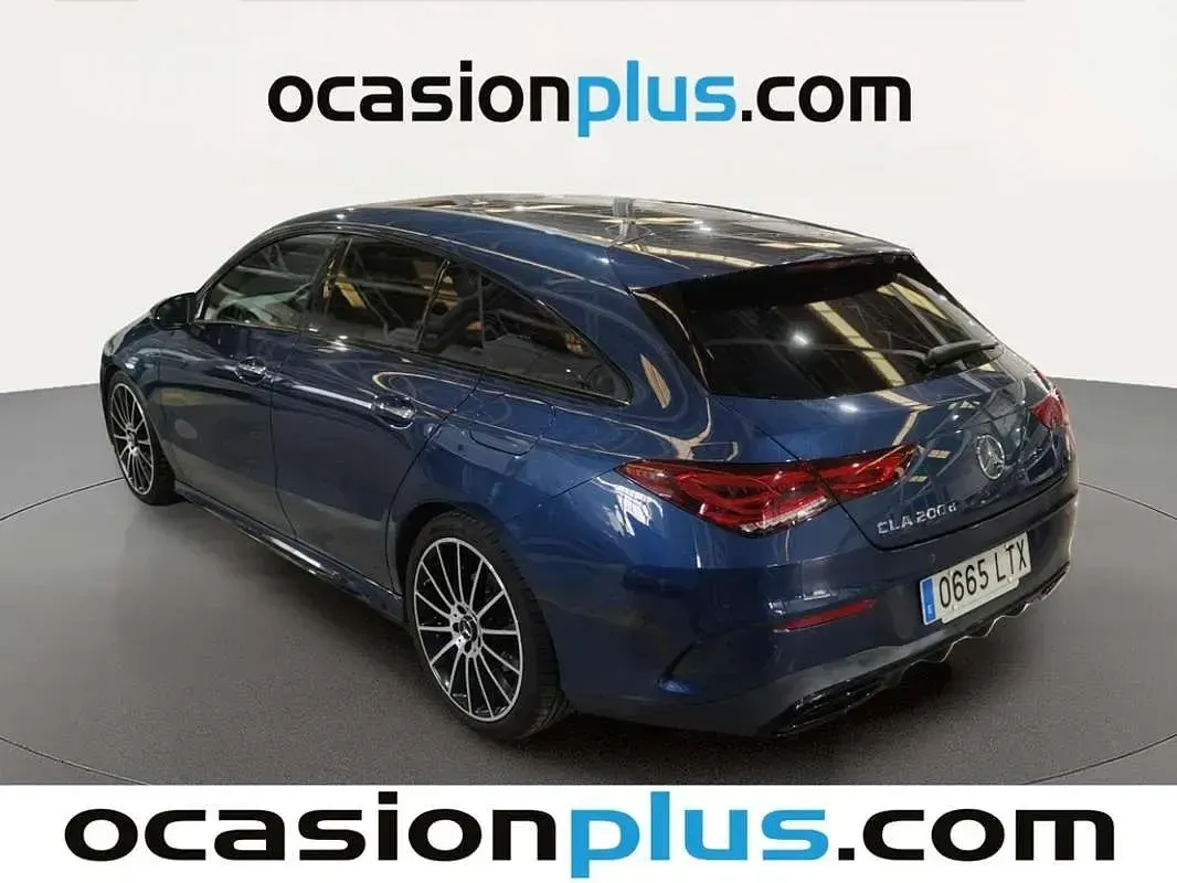 Usado Mercedes CLA200 Shooting Brake 150 CV (110 kW) 2021 Azul Familiar