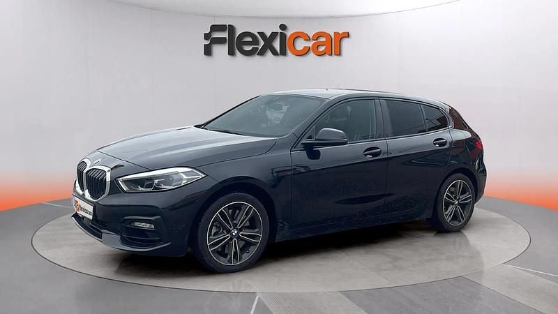 Begagnad BMW 120 178 HK (130 kW) 2024 Svart Halvkombi