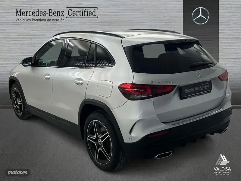 Usado Mercedes GLA250 AMG line 160 CV (117 kW) 2021 Gris / plateado SUV