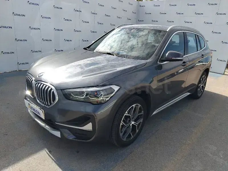 Usado BMW X1 Executive 190 CV (139 kW) 2022 Gris / plata SUV